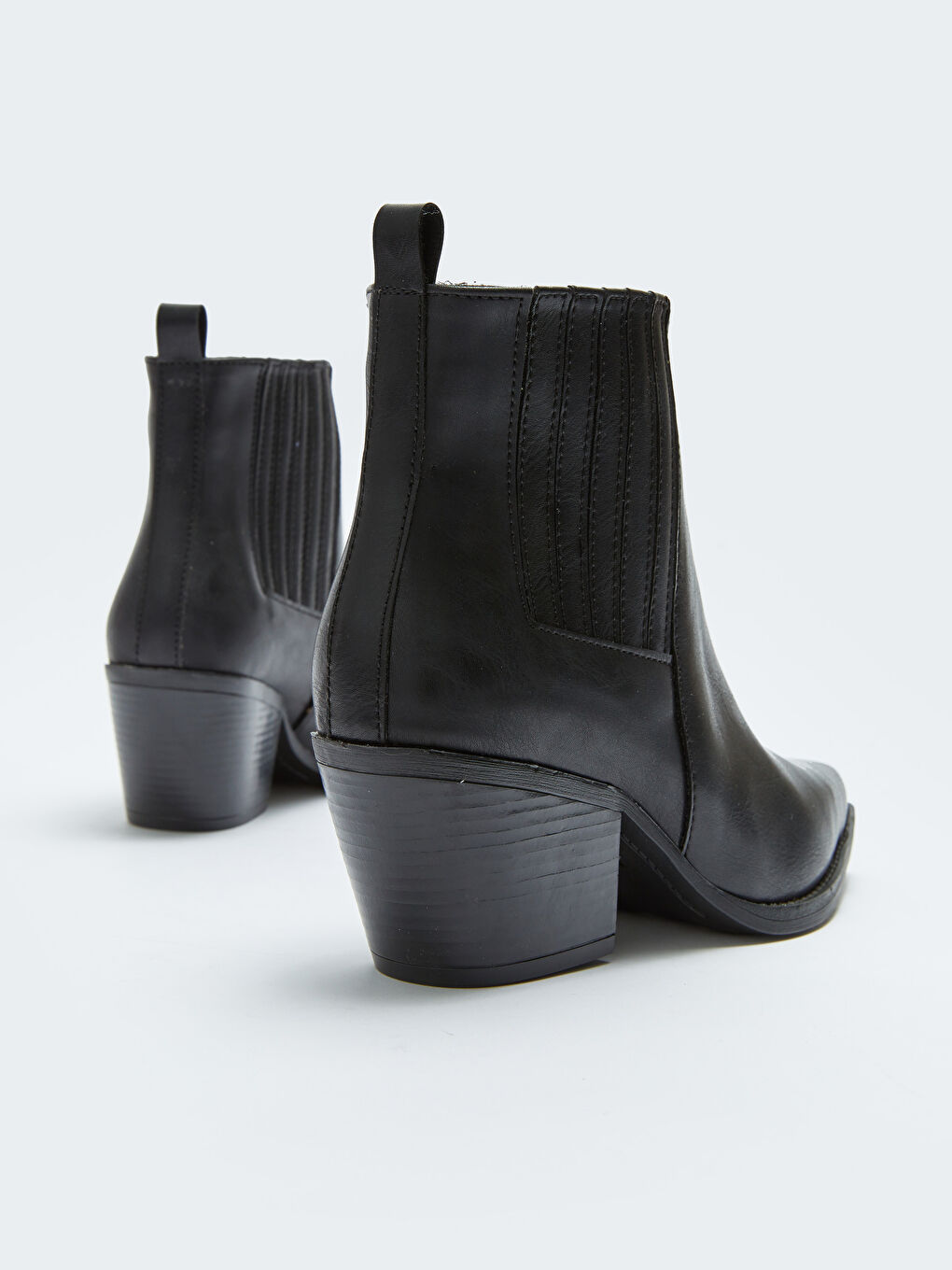 Siyah Deri Görünümlü Sivri Burun Kadın Topuklu Bot-4