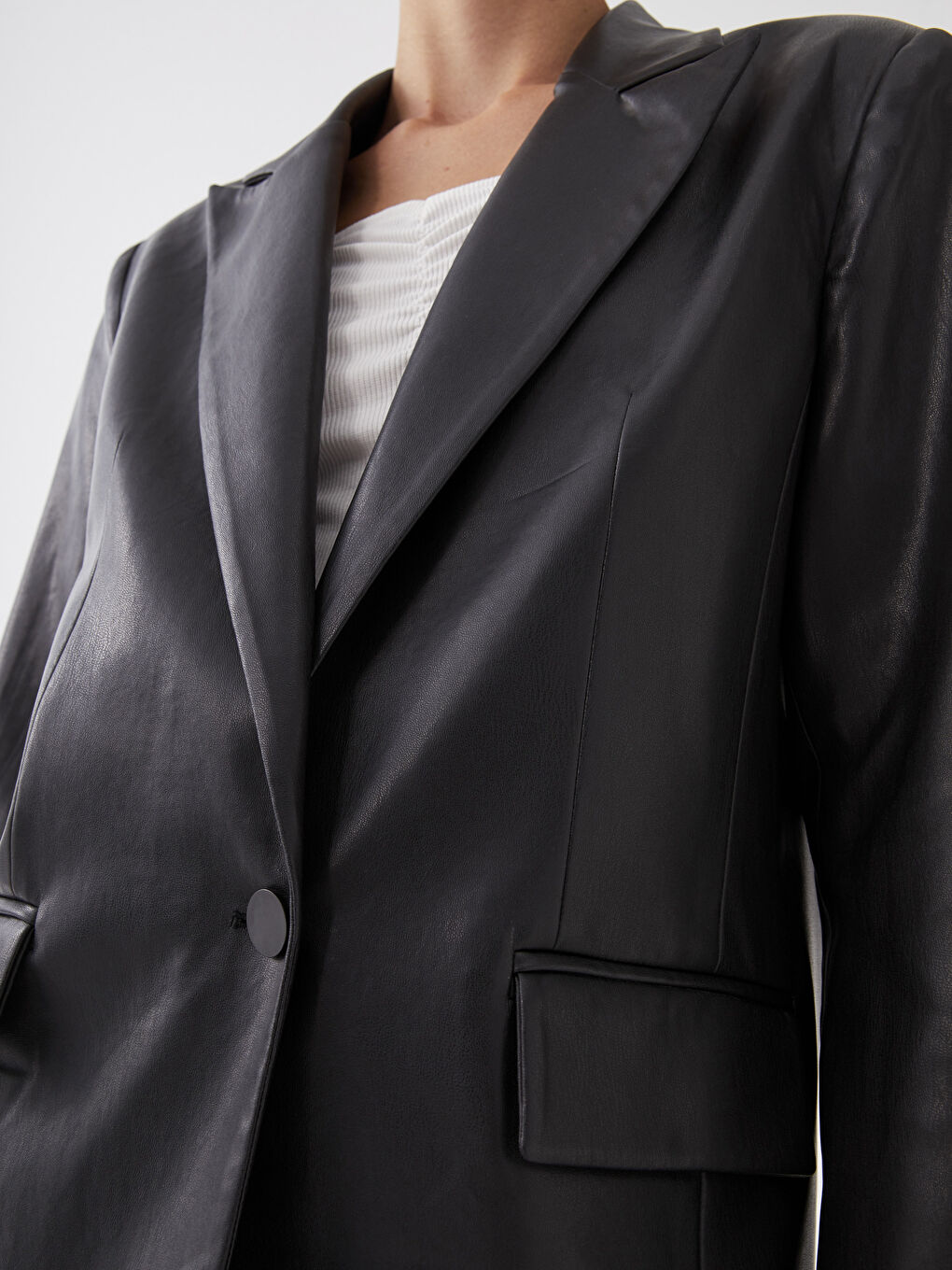 Siyah Düz Uzun Kollu Deri Görünümlü Kadın Ceket-9