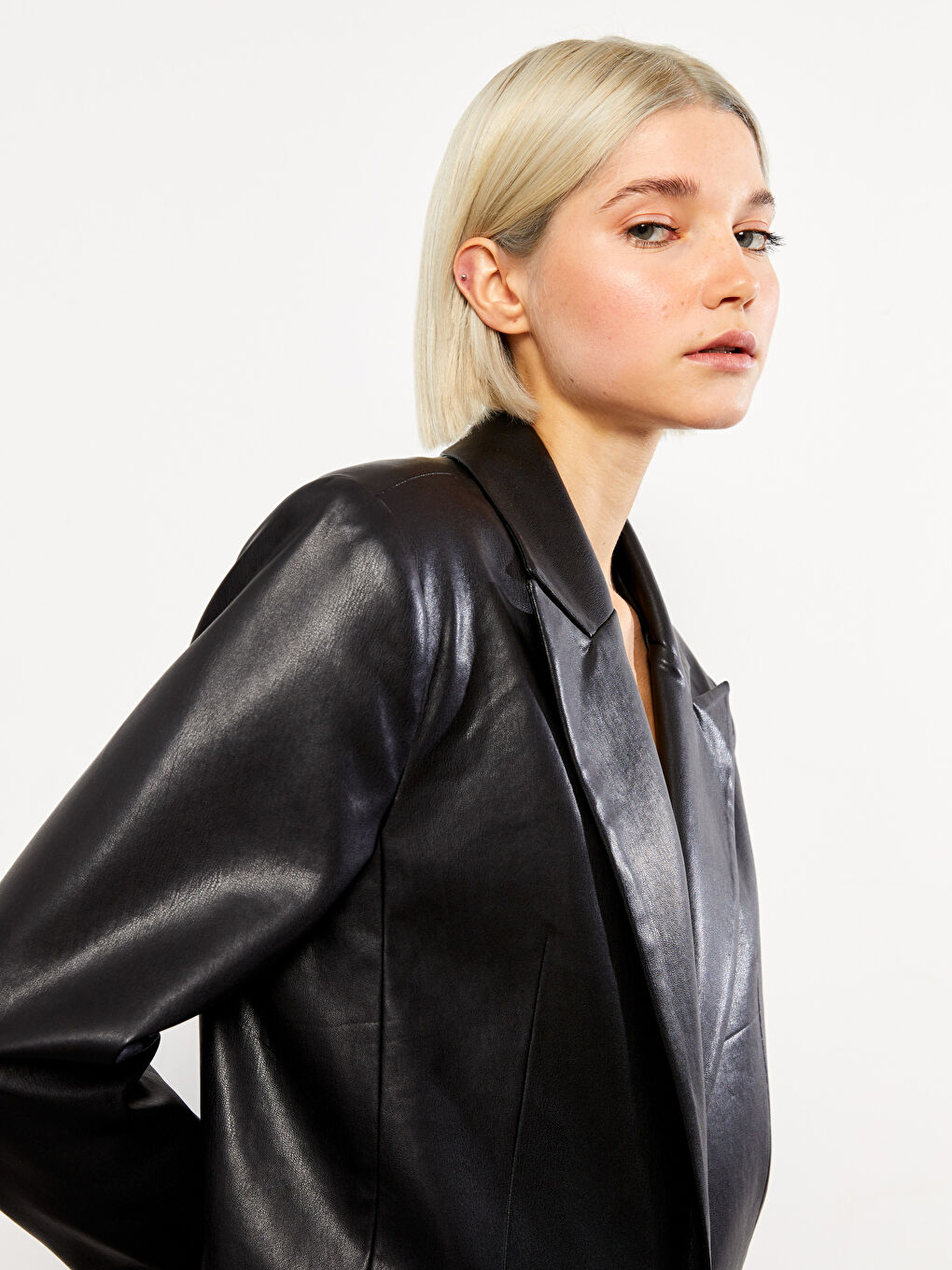 Siyah Düz Uzun Kollu Deri Görünümlü Kadın Ceket-8