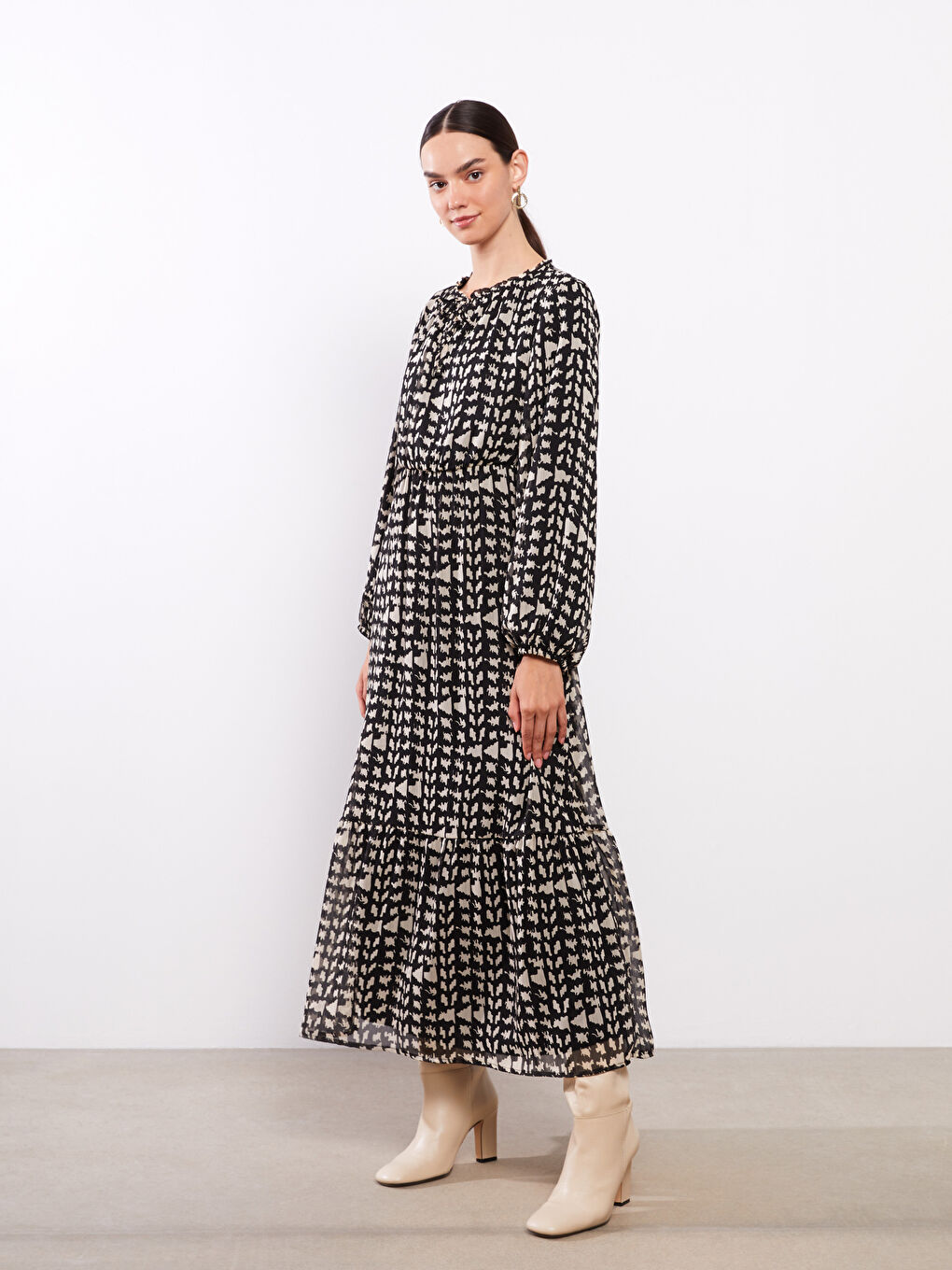 Siyah Bağlamalı Yaka Desenli Uzun Kollu Kadın Elbise-1