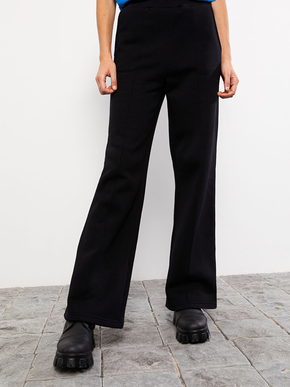 Siyah Kadın Beli Lastikli Geniş Paça Düz Eşofman Altı-3