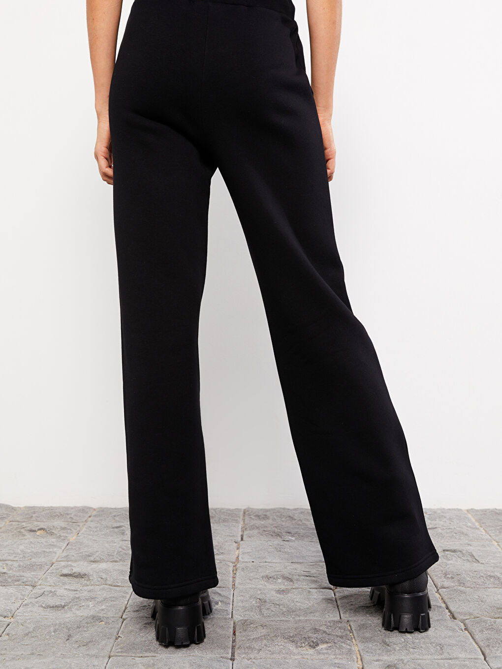 Siyah Kadın Beli Lastikli Geniş Paça Düz Eşofman Altı-4