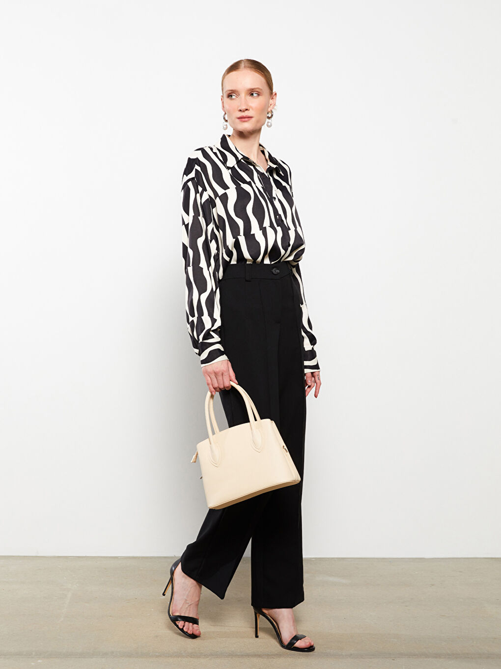 Bej Deri Görünümlü Kadın Kol Çantası-1