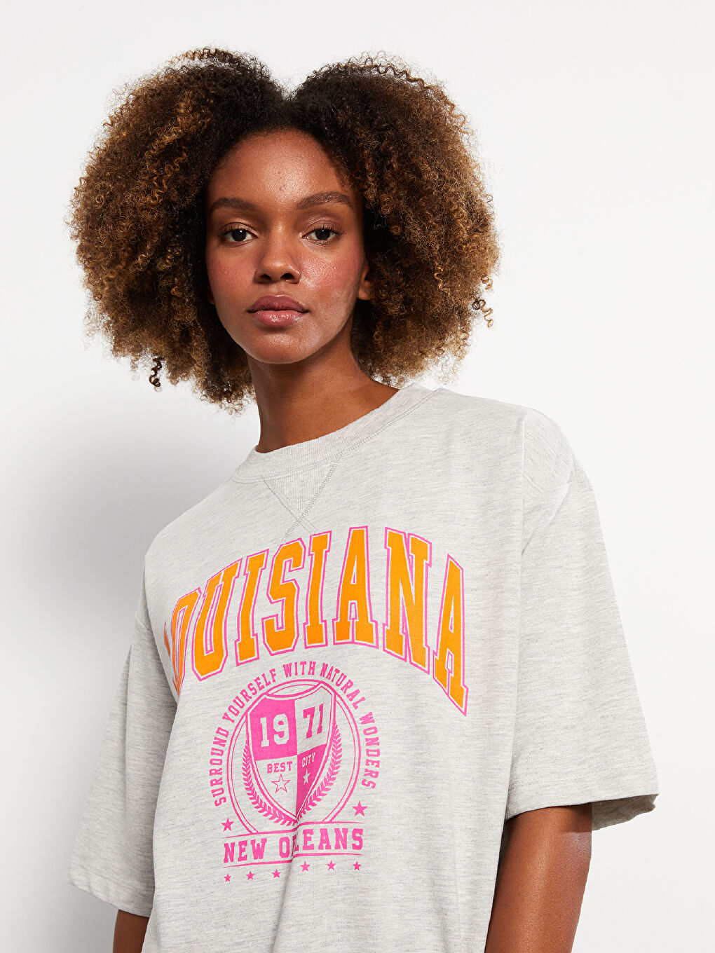 سويت شيرت كم قصير مطبوع بياقة دائرية للسيدات-1