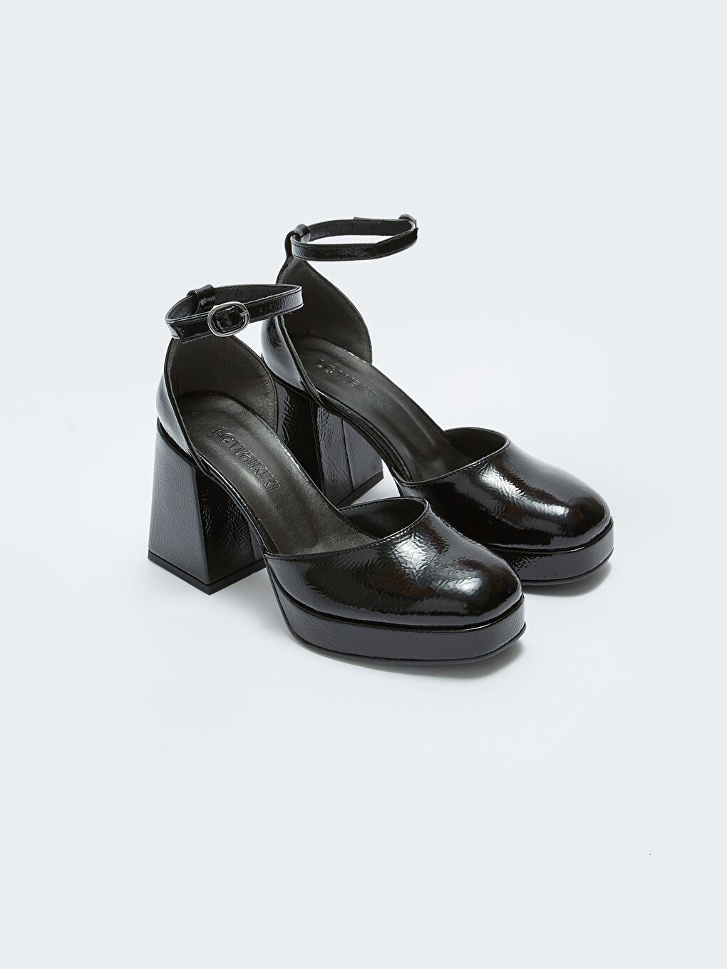 Siyah Deri Görünümlü Kadın Topuklu Ayakkabı