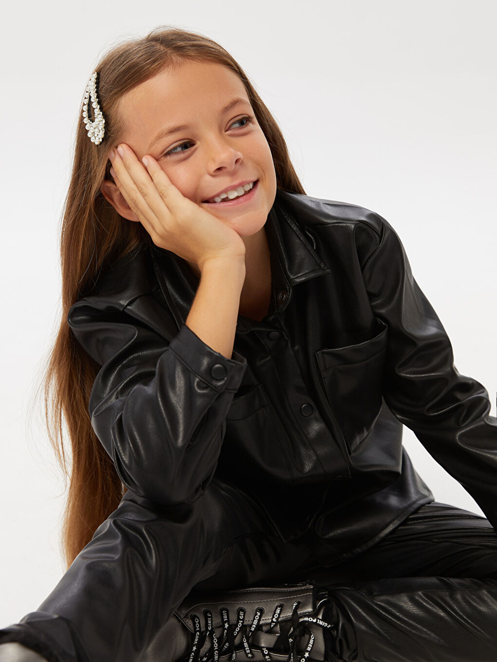 Siyah Basic Uzun Kollu Deri Görünümlü Kız Çocuk Gömlek