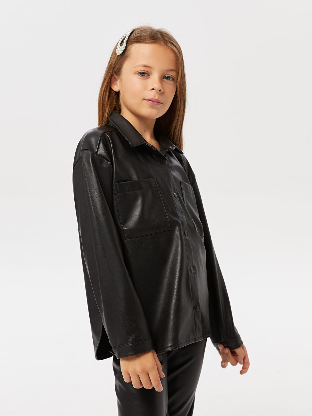 Siyah Basic Uzun Kollu Deri Görünümlü Kız Çocuk Gömlek-1