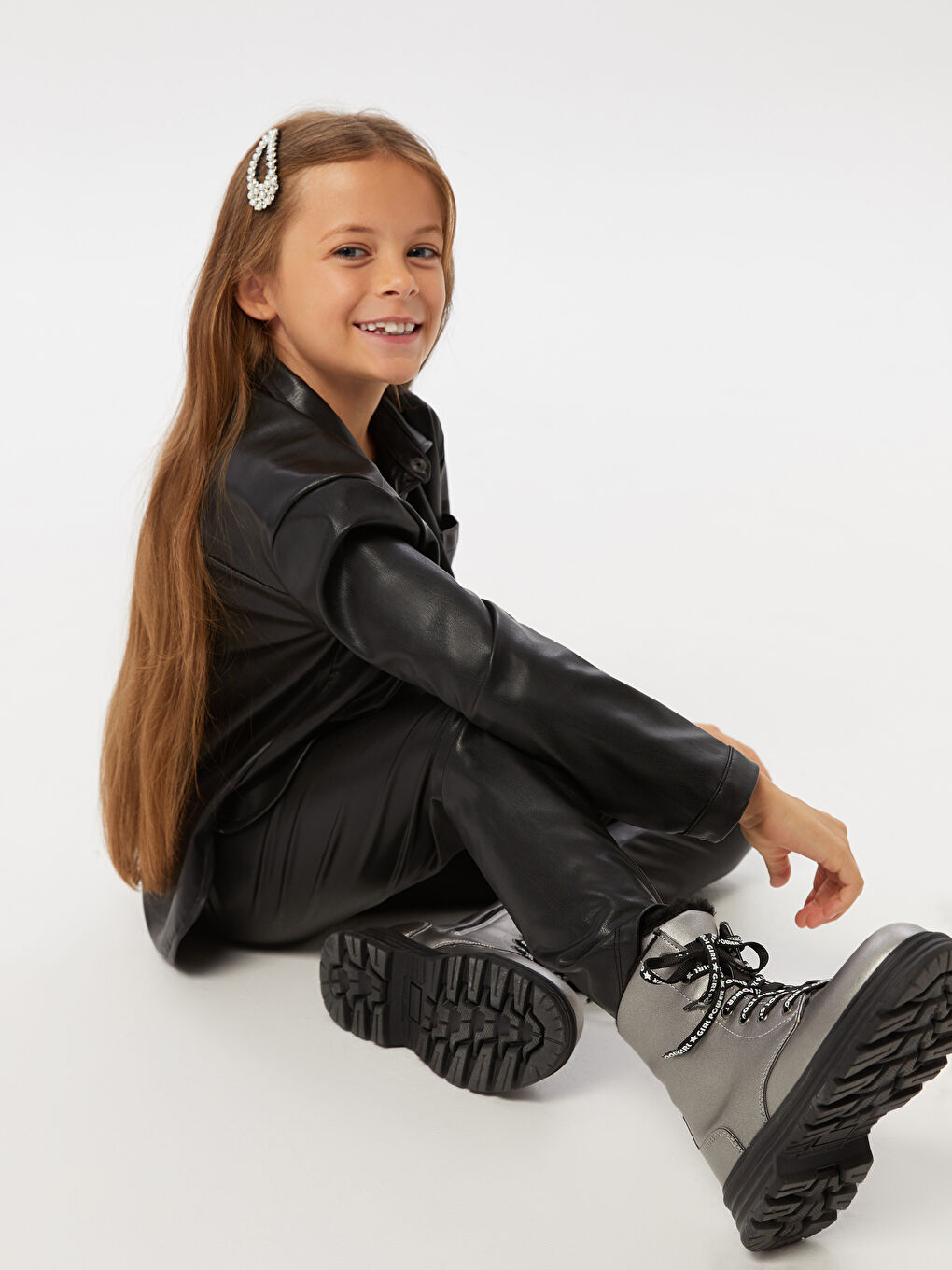 Siyah Basic Uzun Kollu Deri Görünümlü Kız Çocuk Gömlek-2