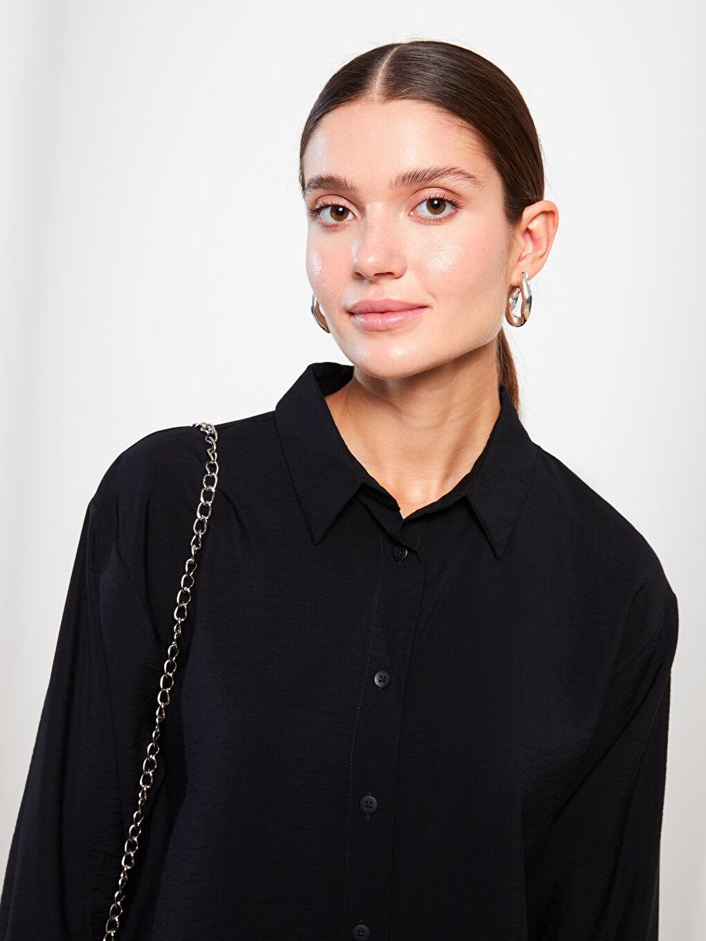 Siyah Önden Düğme Kapamalı Düz Uzun Kollu Kadın Gömlek-2