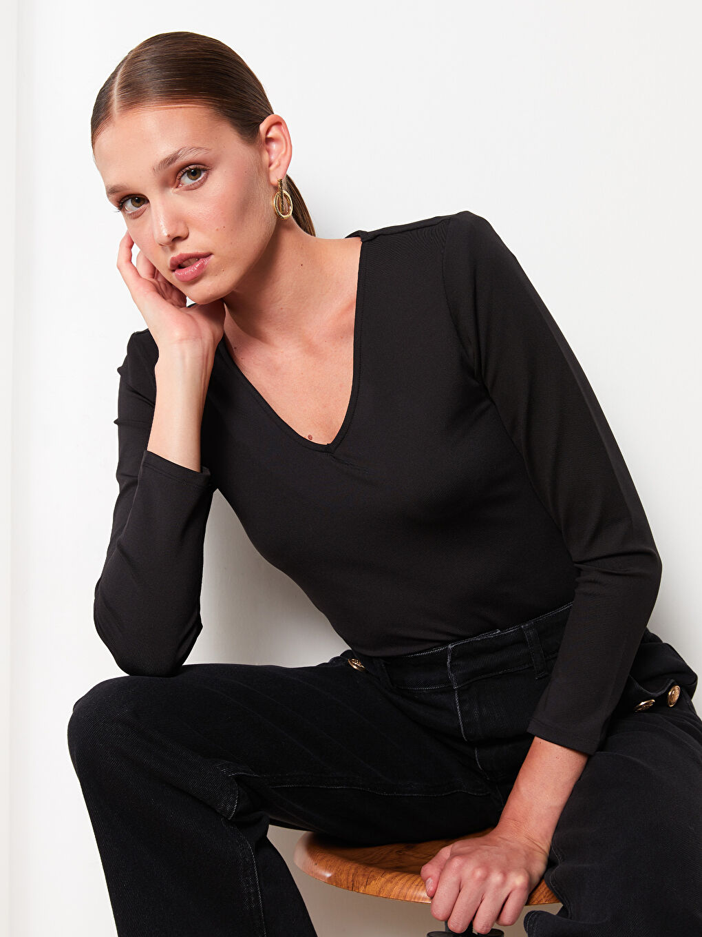 Siyah V Yaka Düz Uzun Kollu Kadın Tişört