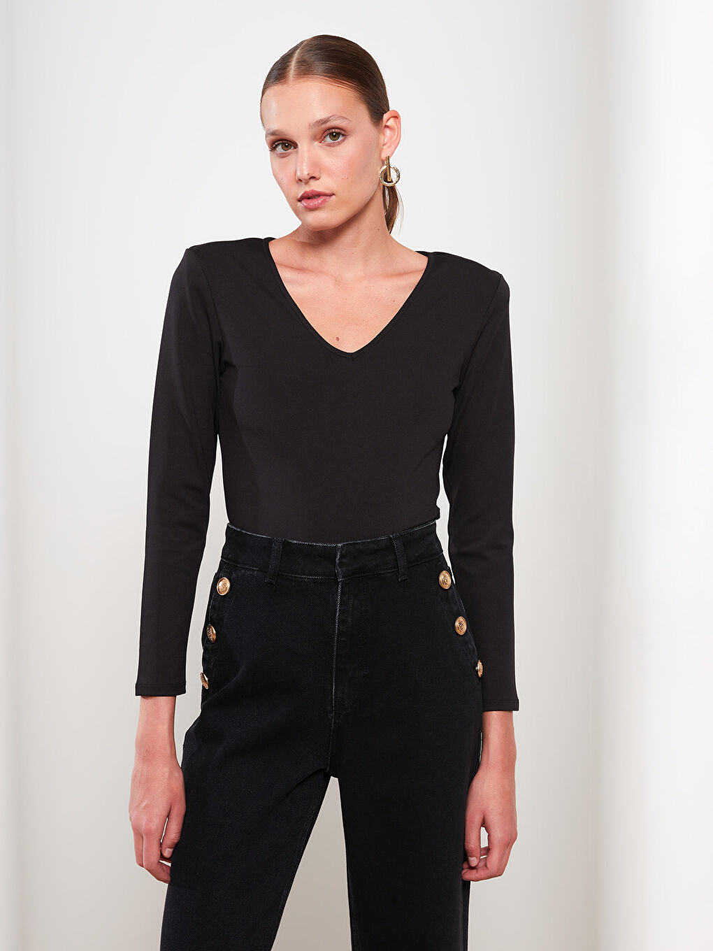 Siyah V Yaka Düz Uzun Kollu Kadın Tişört-1