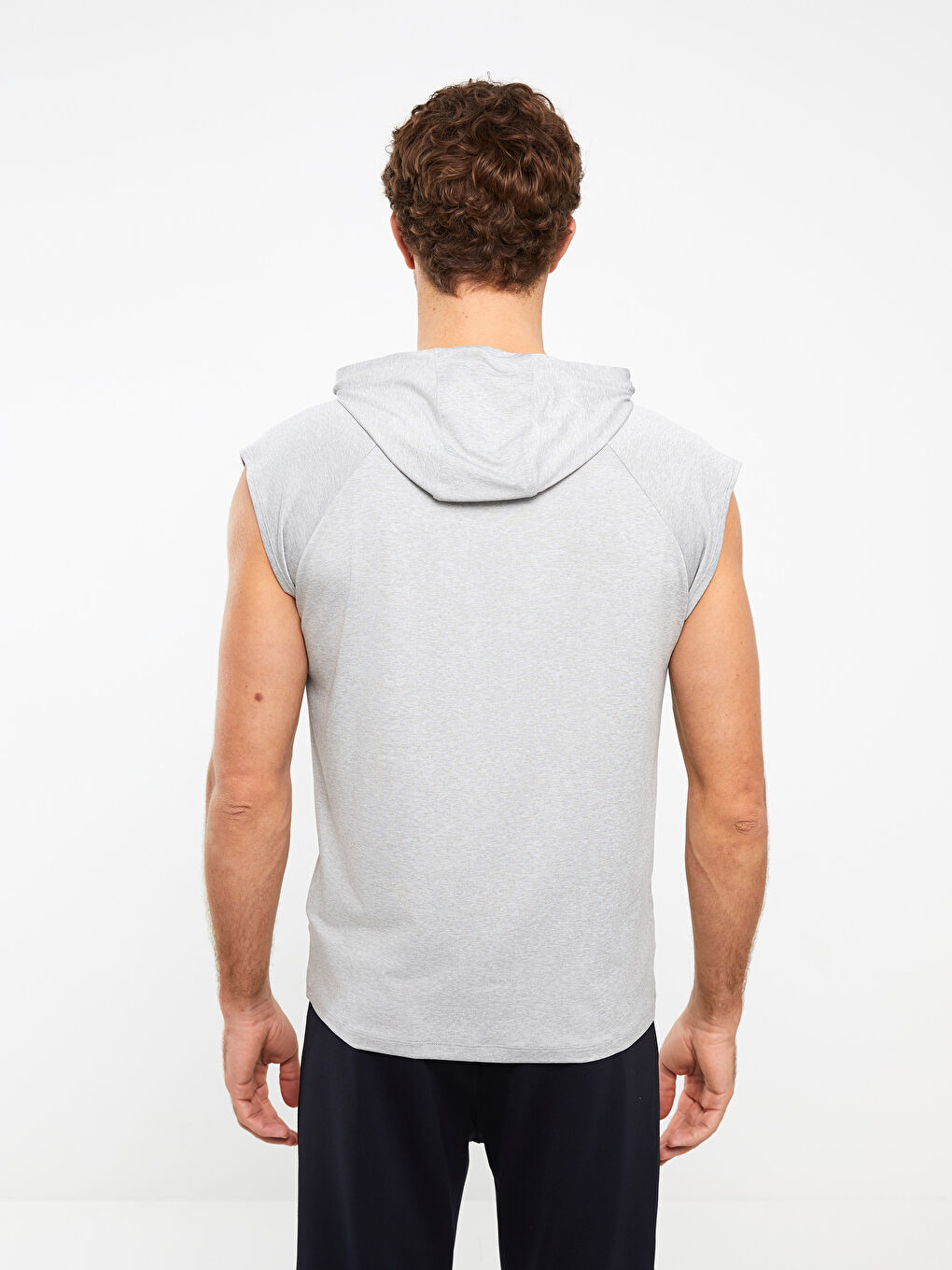 تيشيرت بدون أكمام بكابوش للرجال-4