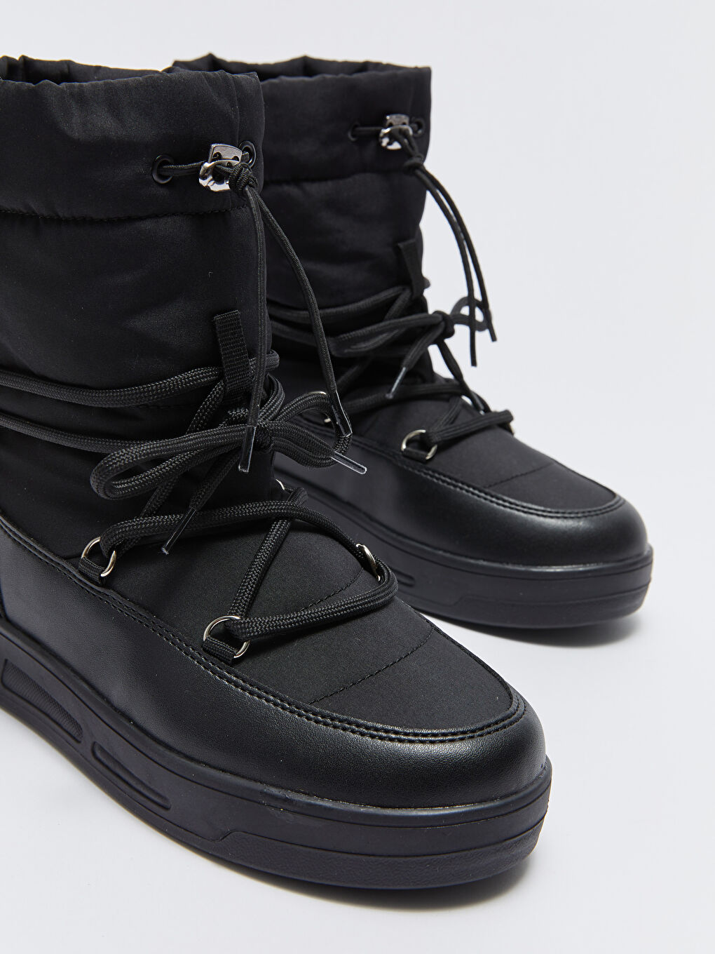 Siyah Bağcıklı Kalın Taban Kadın Kar Botu-2