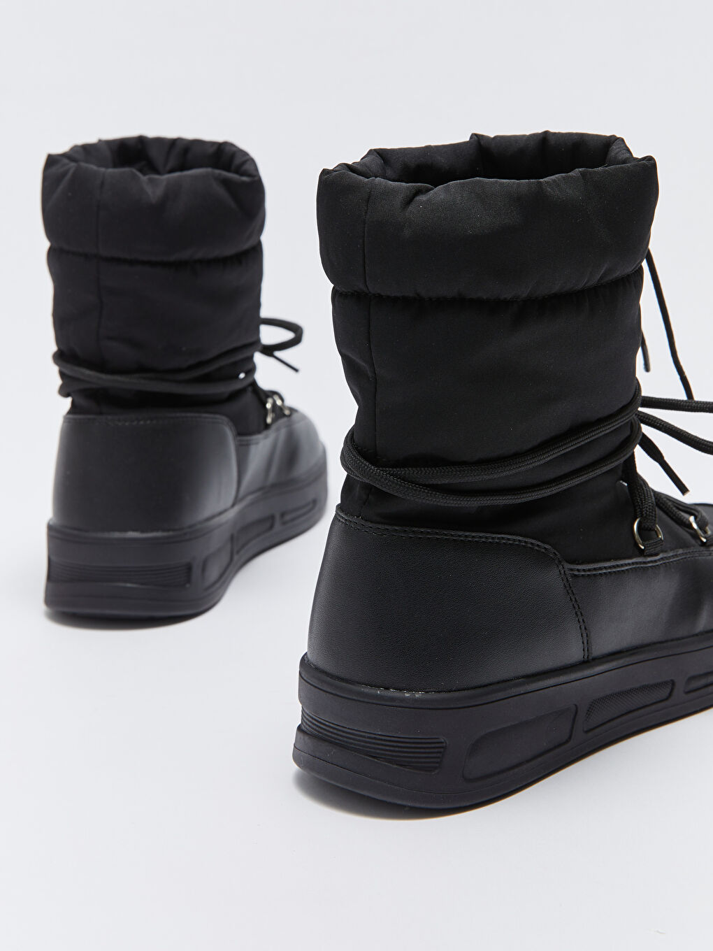Siyah Bağcıklı Kalın Taban Kadın Kar Botu-4