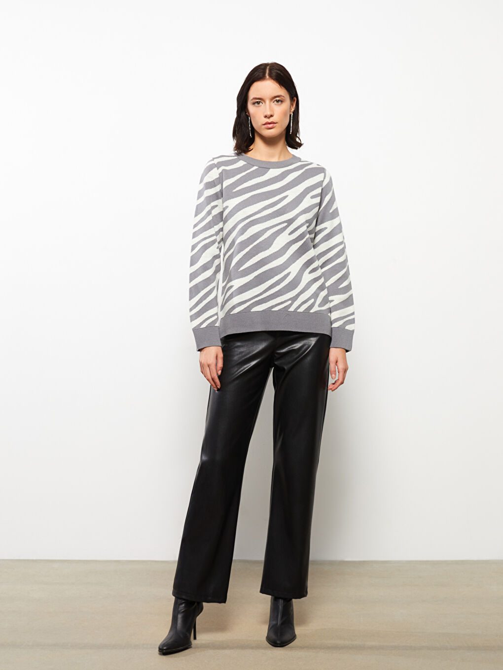 LCWAIKIKI Basic Crew Neck Patterned Long Sleeve Women's Knitwear Sweater -W2GV45Z8-SMY