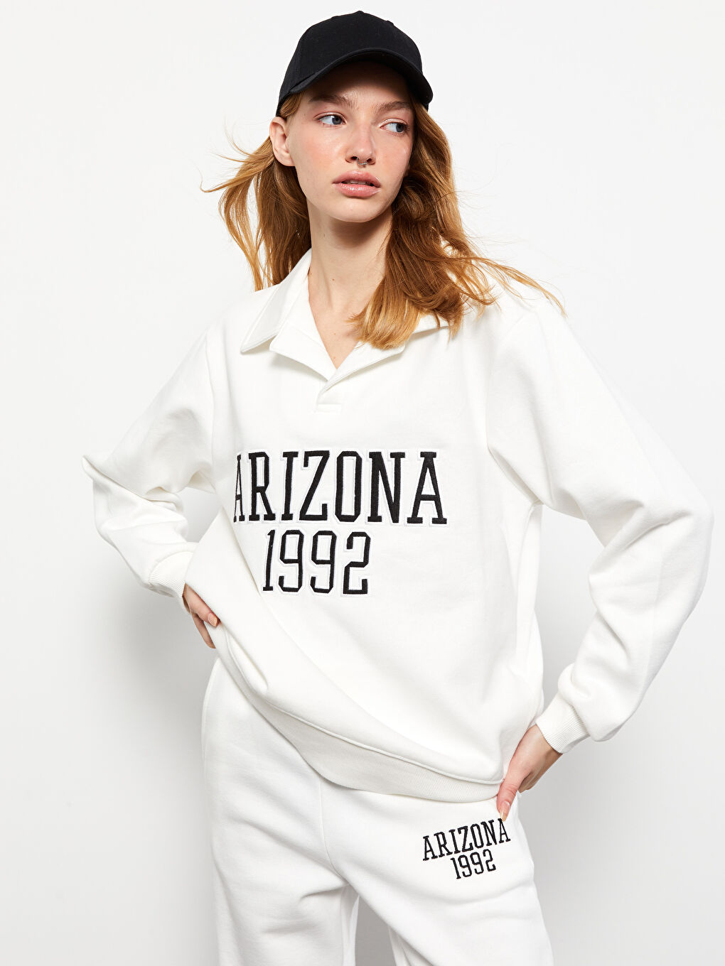 Ekru Polo Yaka Nakışlı Kadın Kalın Sweatshirt-1