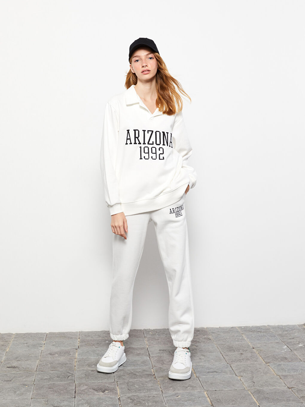 Ekru Polo Yaka Nakışlı Kadın Kalın Sweatshirt-2