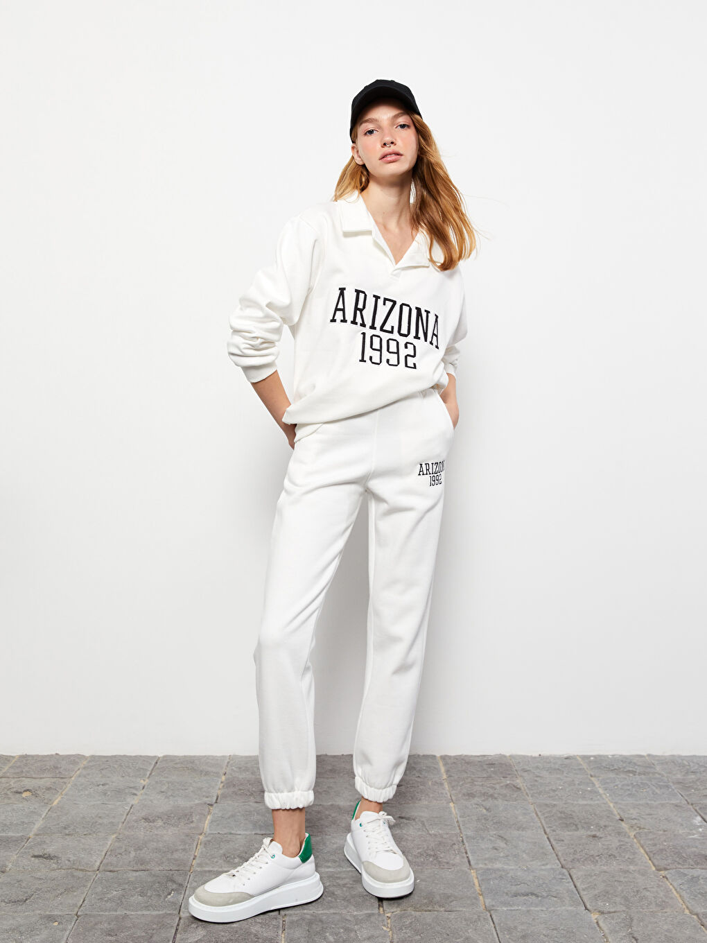 بنطلون رياضي تخين مطبوع بخصر مرن للسيدات