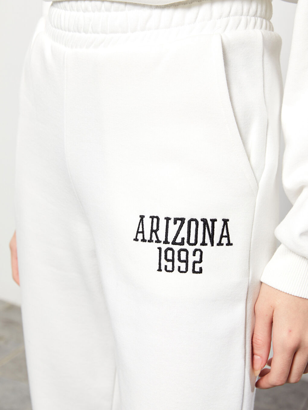 بنطلون رياضي تخين مطبوع بخصر مرن للسيدات-2