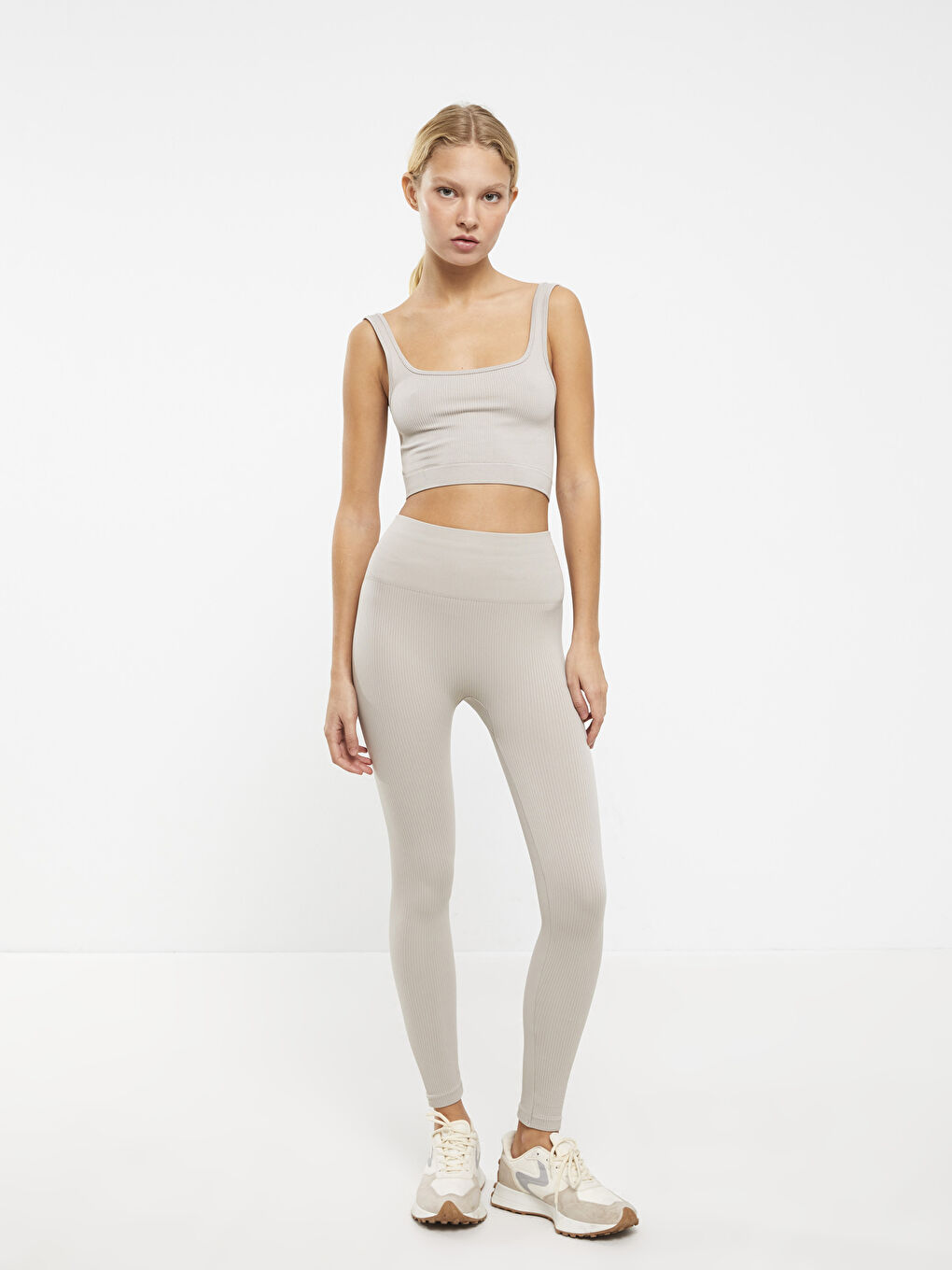 Bej Kare Yaka Düz Büstiyer-4