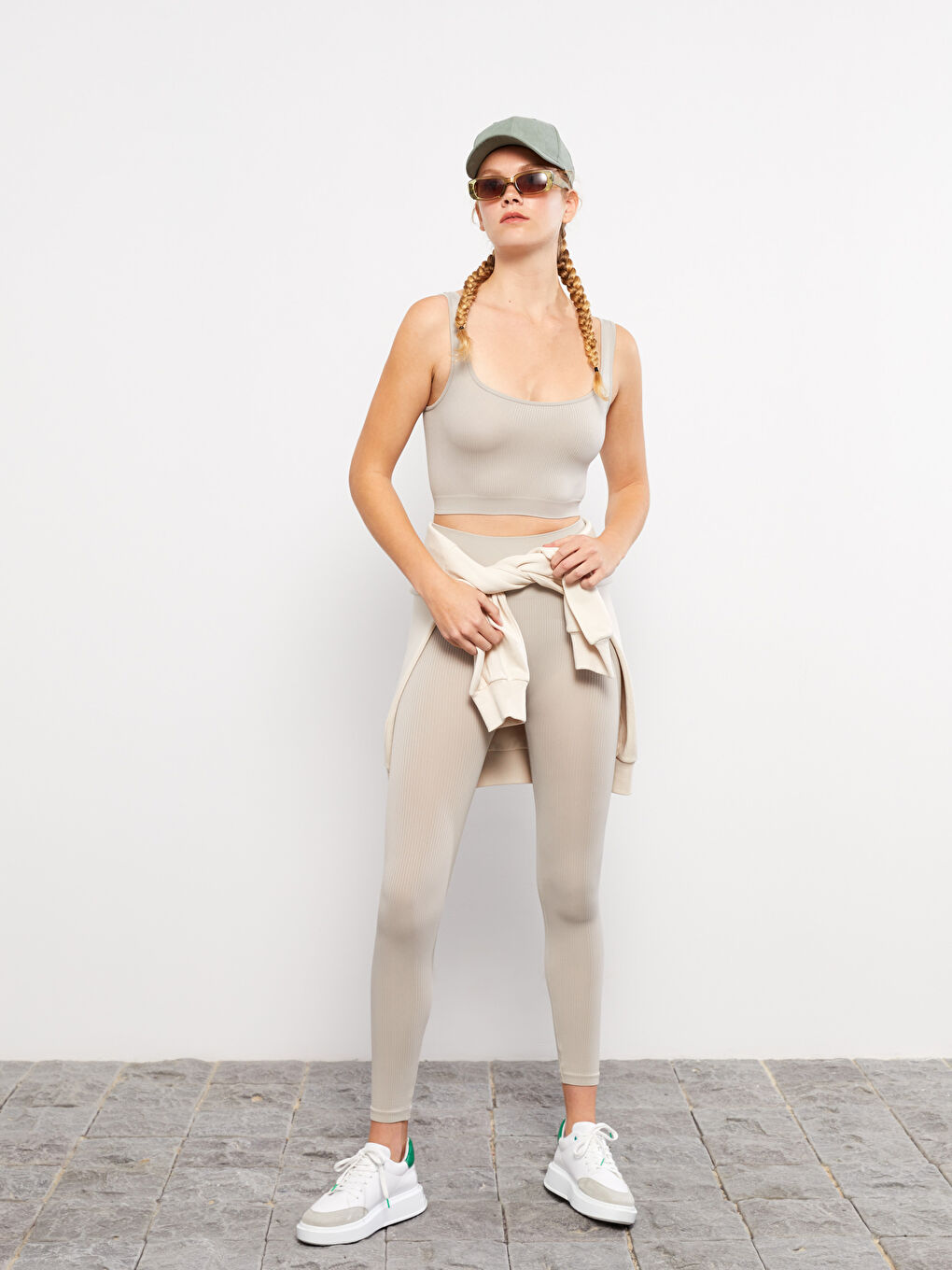 Bej Kare Yaka Düz Büstiyer-3