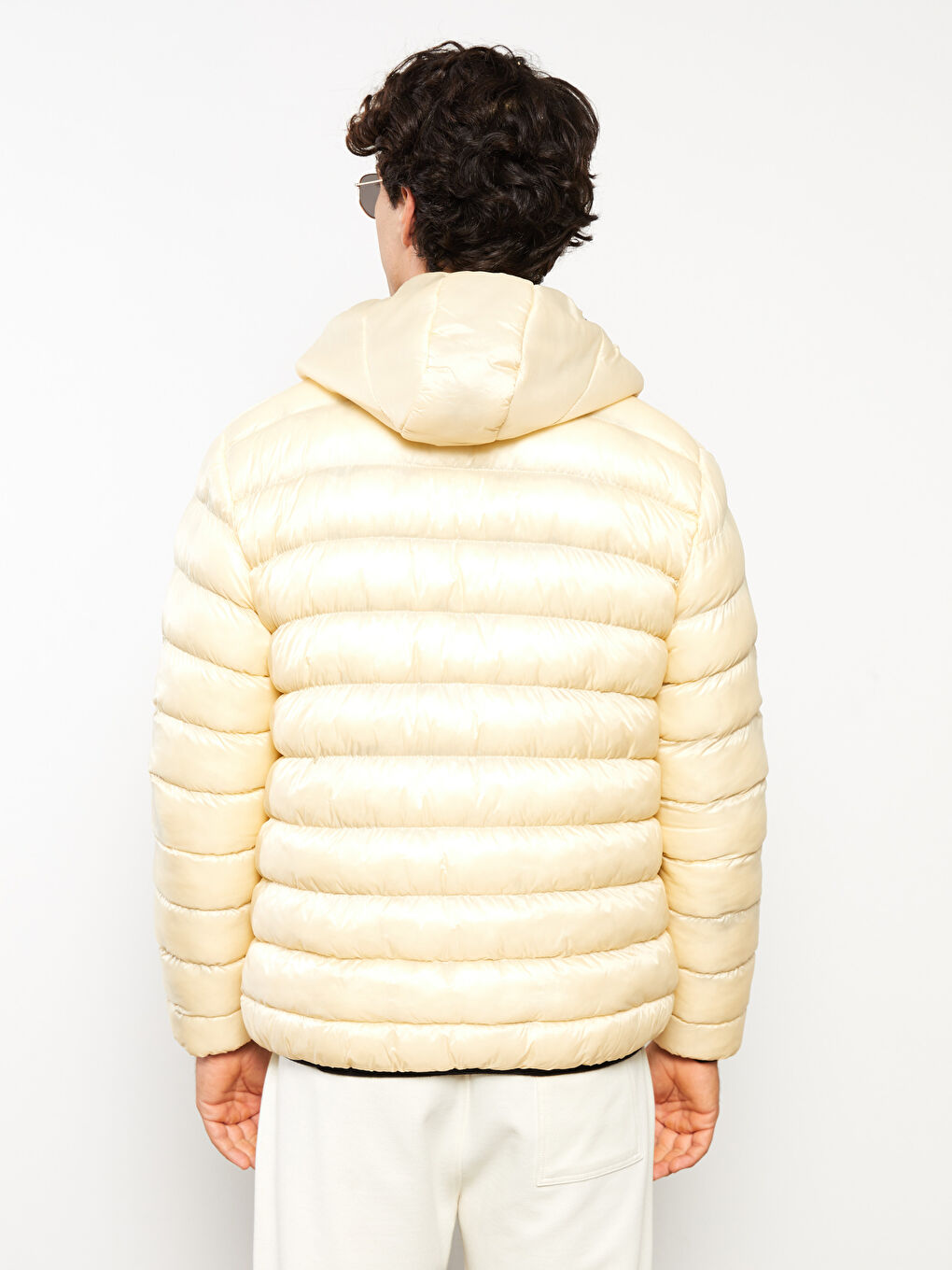 بالطو منتفخ بفتحة عادية بكابوش للرجال-5