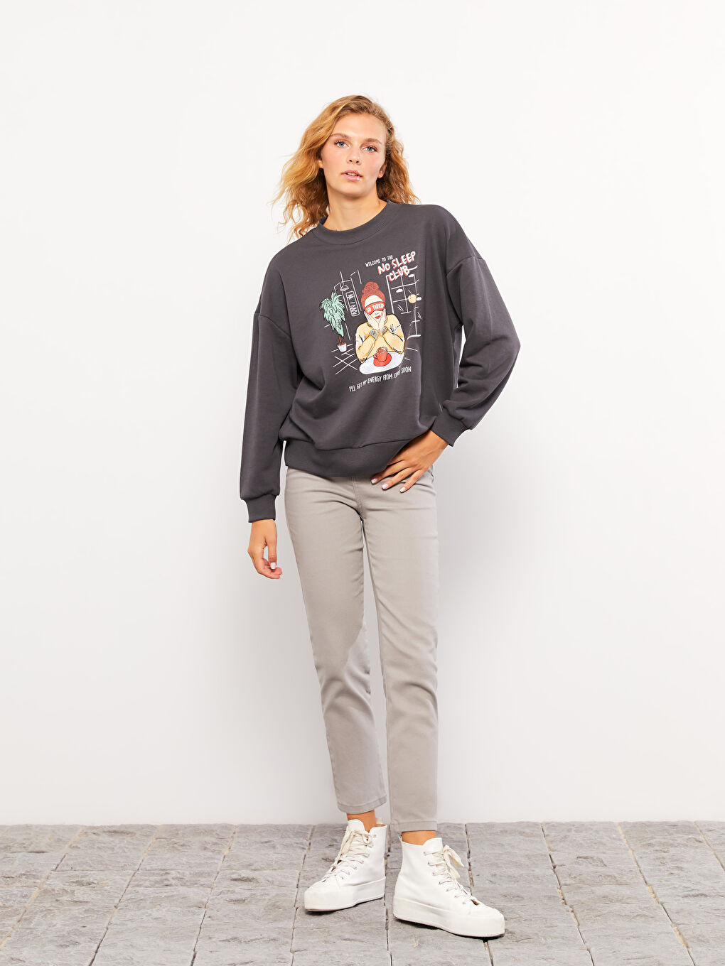 سويت شيرت كم طويل مطبوع بياقة دائرية للسيدات-1