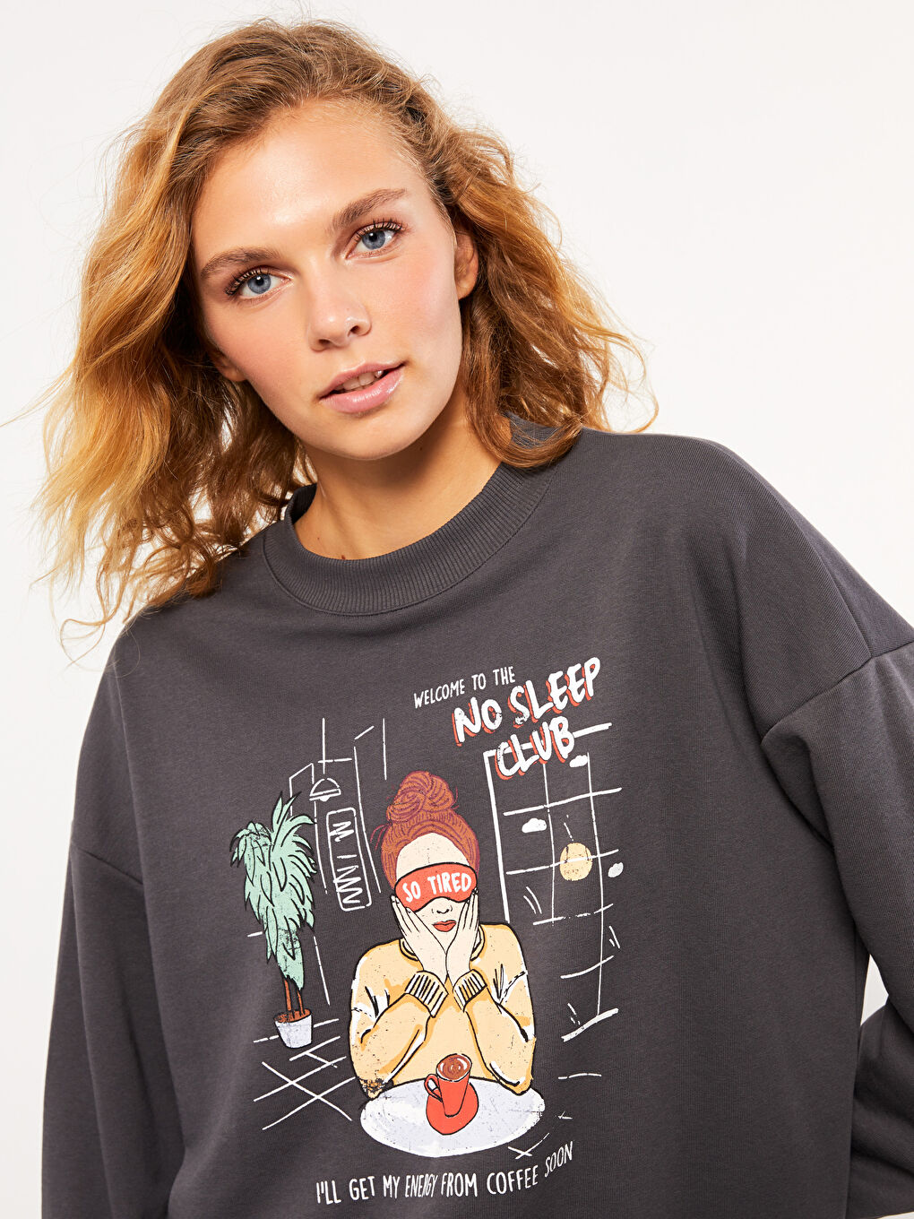 سويت شيرت كم طويل مطبوع بياقة دائرية للسيدات-2