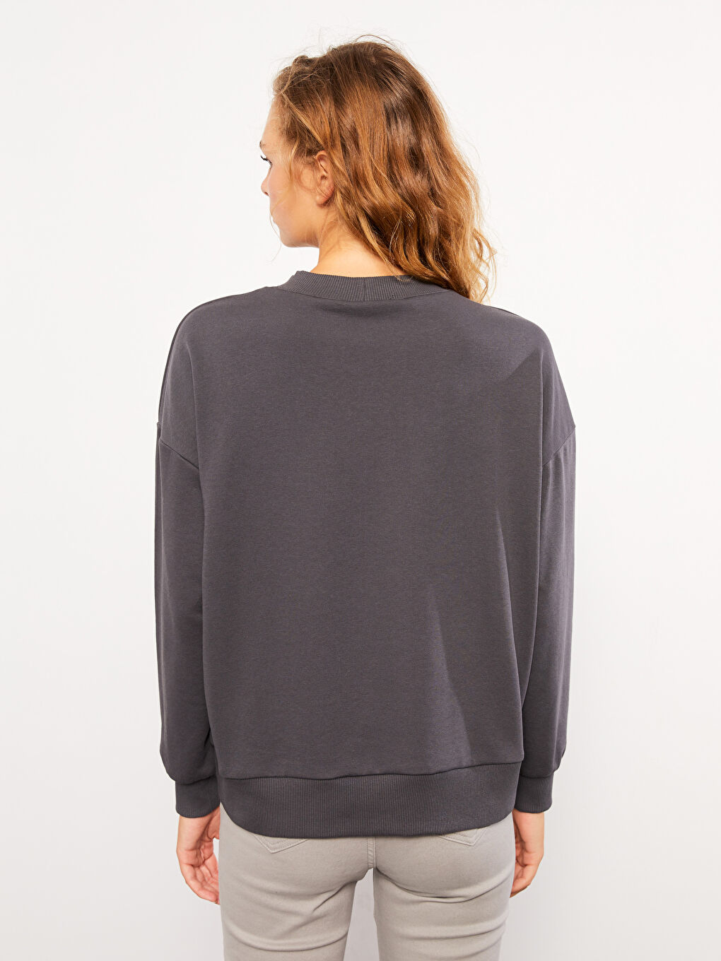 سويت شيرت كم طويل مطبوع بياقة دائرية للسيدات-3