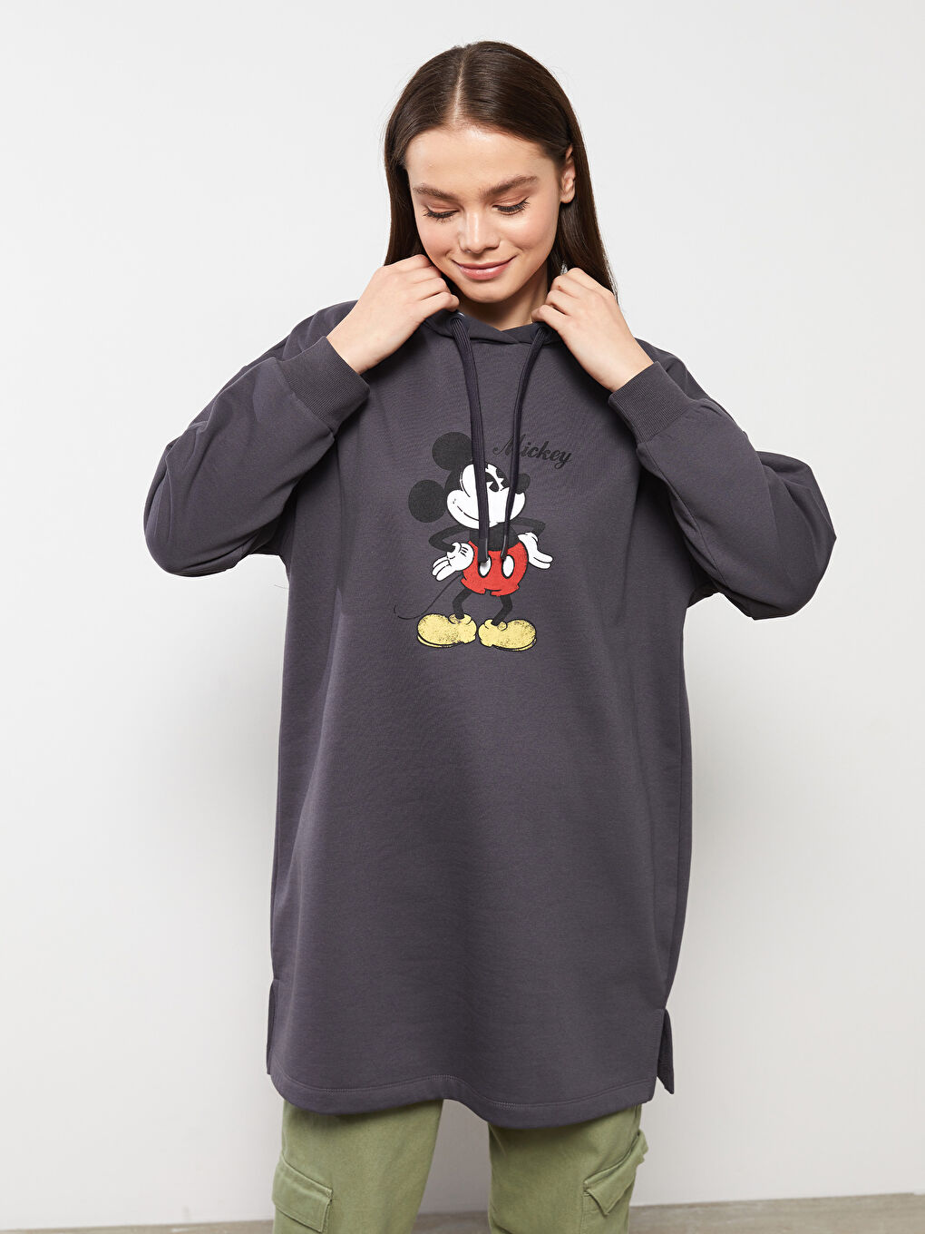 LCW Modest Antrasit Kapüşonlu Mickey Mouse Baskılı Uzun Kollu Kadın Sweatshirt Tunik - 3