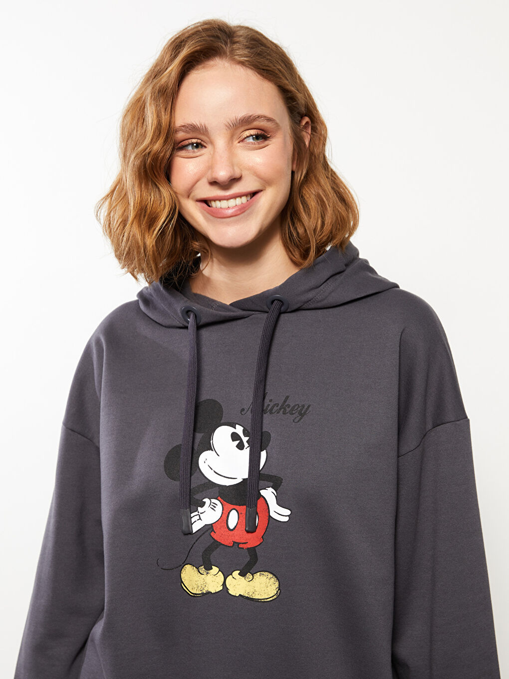 LCW Modest Antrasit Kapüşonlu Mickey Mouse Baskılı Uzun Kollu Kadın Sweatshirt Tunik