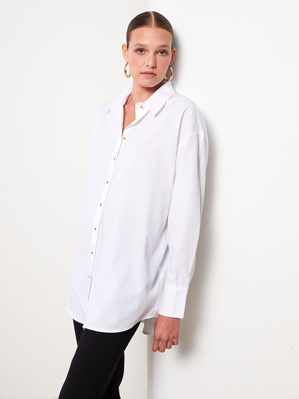 Beyaz Önden Düğme Kapamalı Düz Uzun Kollu Poplin Kadın Gömlek