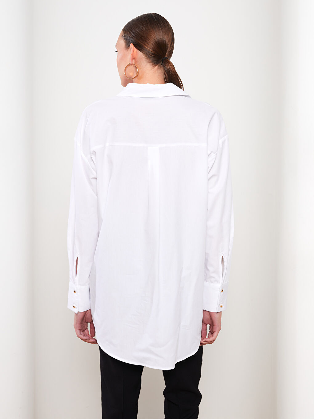 Beyaz Önden Düğme Kapamalı Düz Uzun Kollu Poplin Kadın Gömlek-4