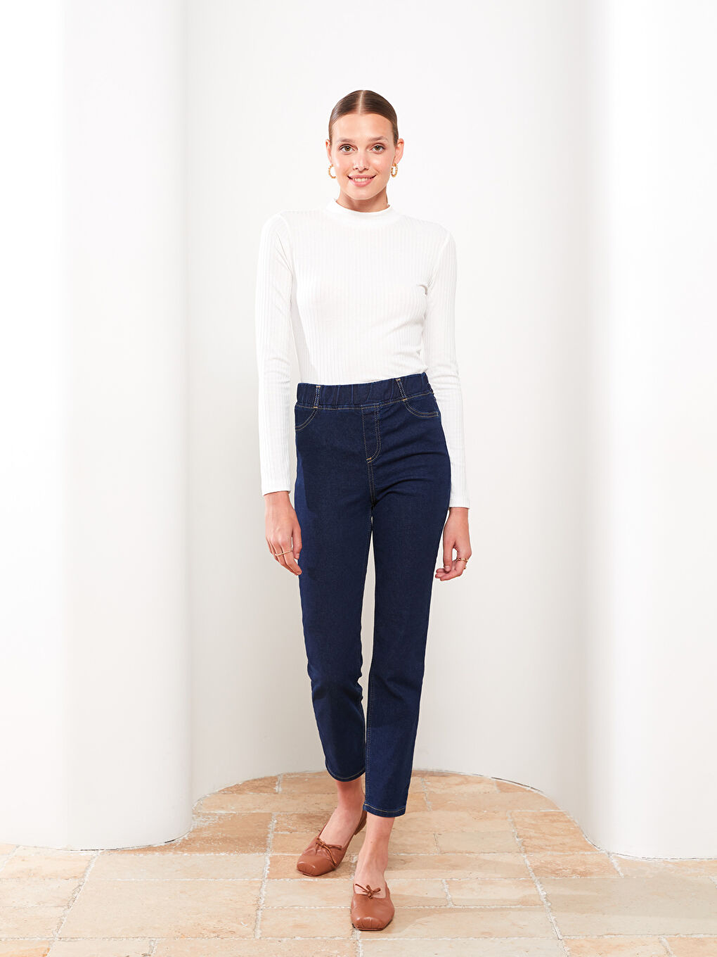 Ekru Dik Yaka Düz Uzun Kollu Kadın Tişört-2