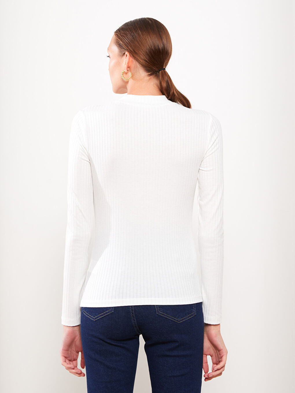 Ekru Dik Yaka Düz Uzun Kollu Kadın Tişört-4