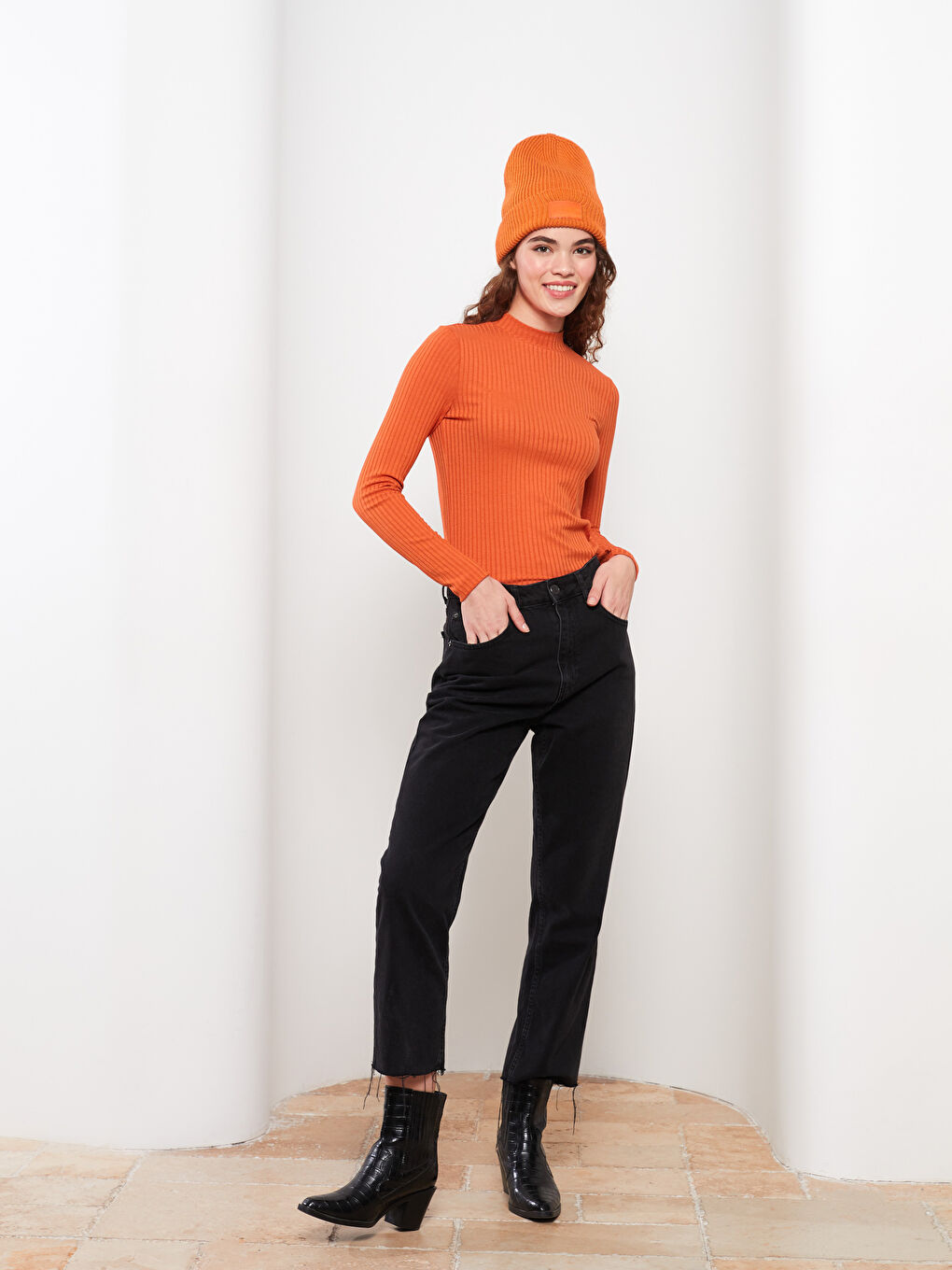 Turuncu Dik Yaka Düz Uzun Kollu Kadın Tişört