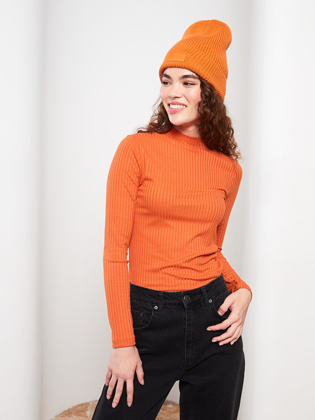 Turuncu Dik Yaka Düz Uzun Kollu Kadın Tişört-1