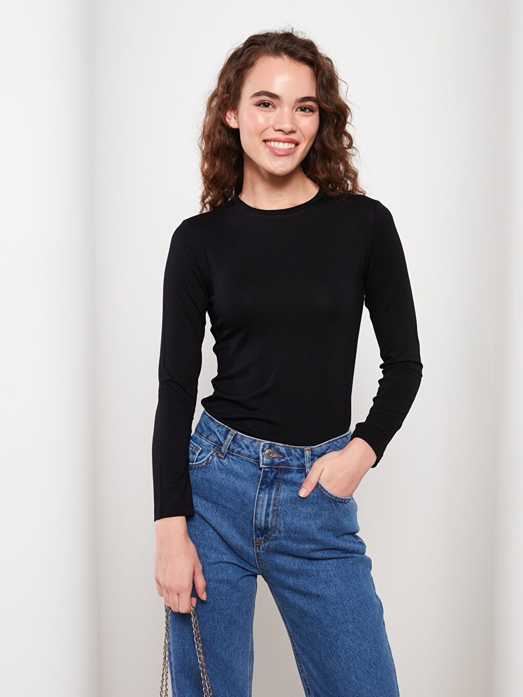 Siyah Bisiklet Yaka Düz Uzun Kollu Kadın Tişört