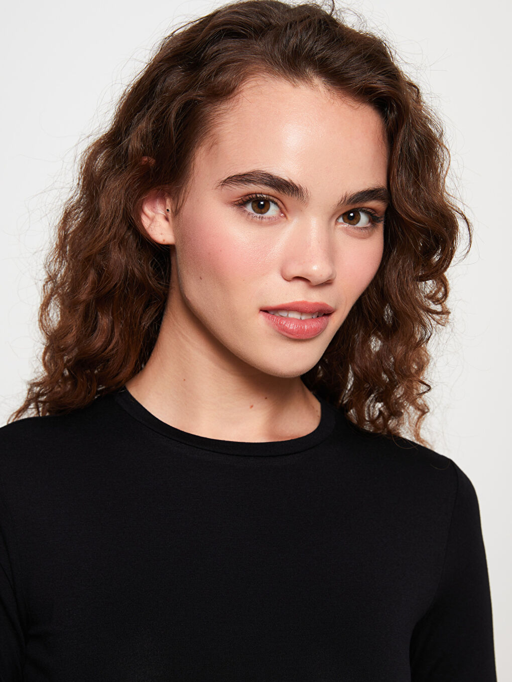 Siyah Bisiklet Yaka Düz Uzun Kollu Kadın Tişört-2