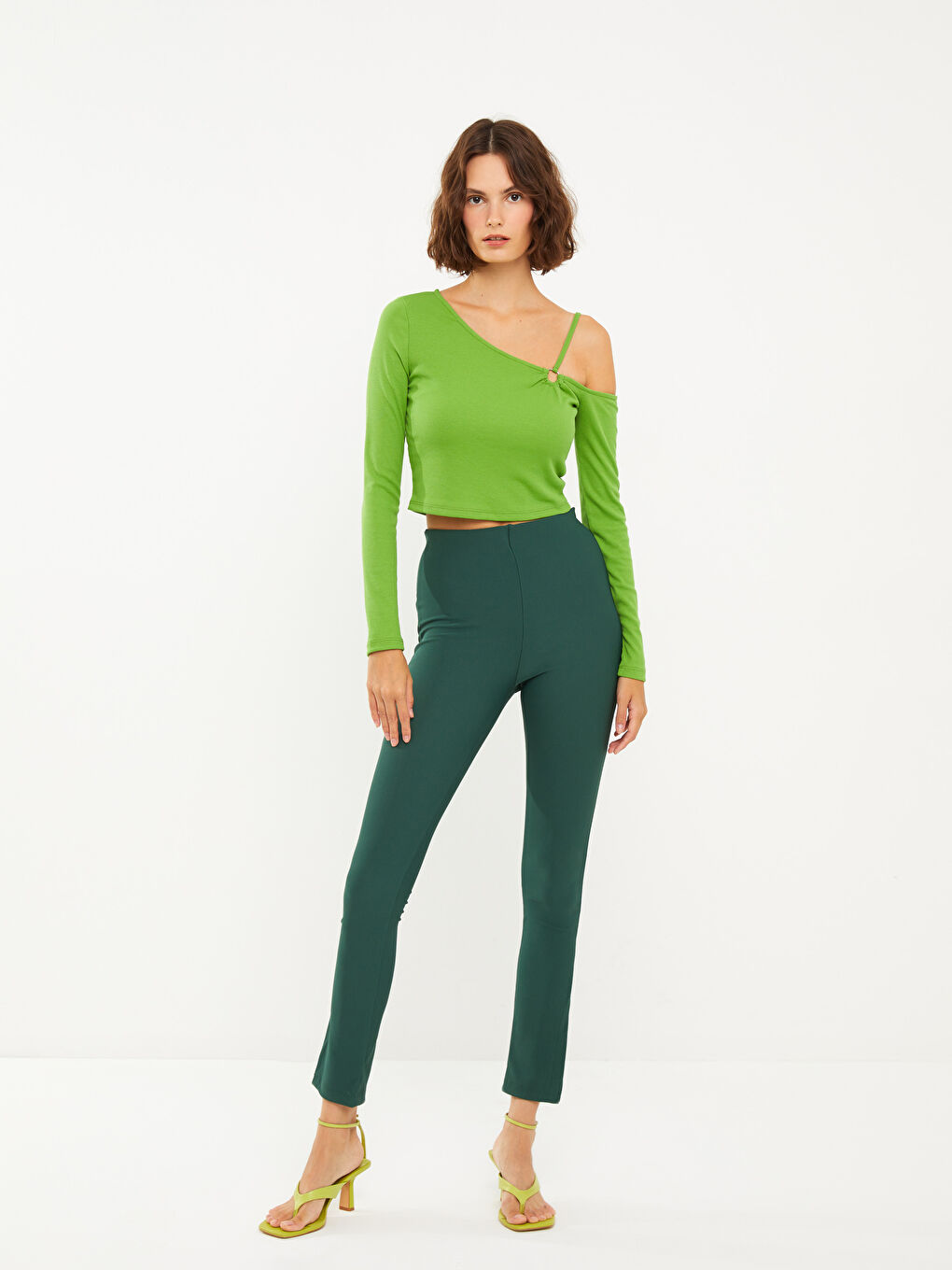 T-Shirt für Damen mit U-Boot-Ausschnitt und kurzem Schnitt-2