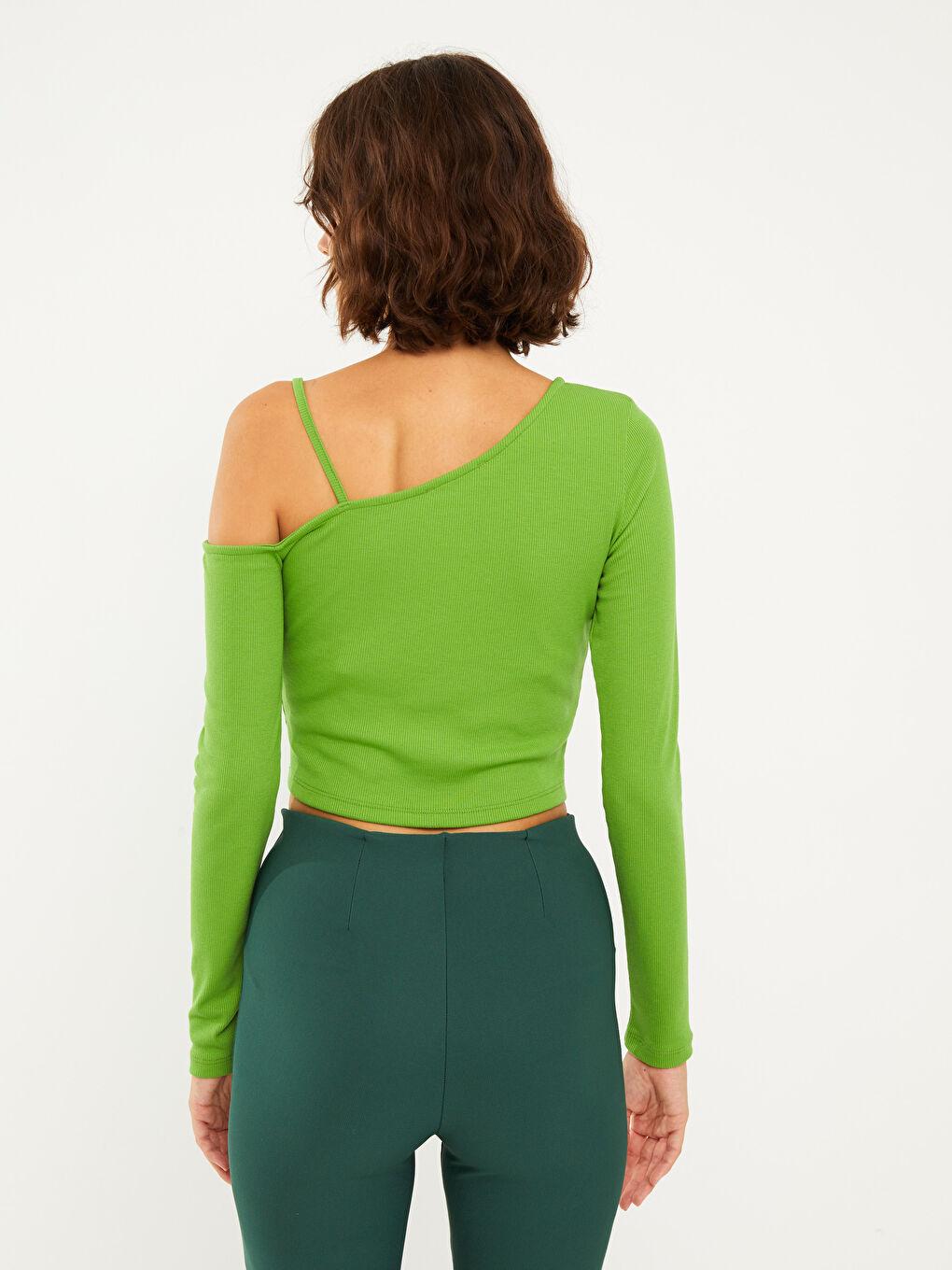 T-Shirt für Damen mit U-Boot-Ausschnitt und kurzem Schnitt-4