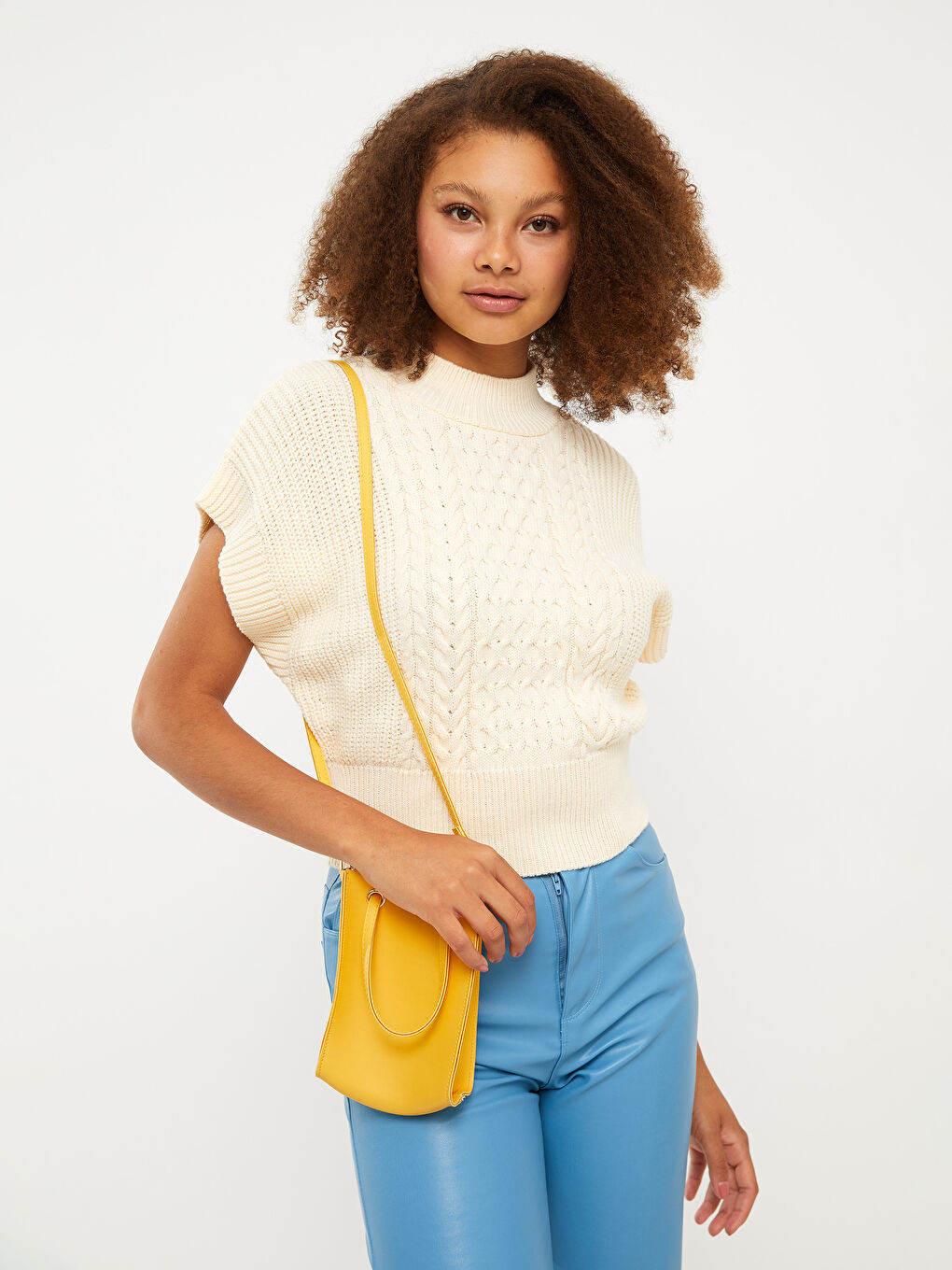 Ekru Dik Yaka Kendinden Desenli Kadın Triko Süveter