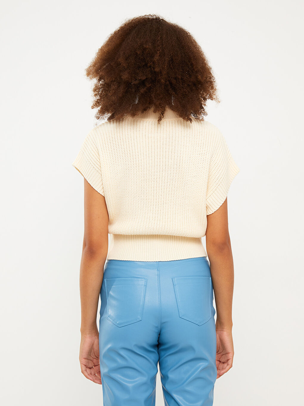 Ekru Dik Yaka Kendinden Desenli Kadın Triko Süveter-4