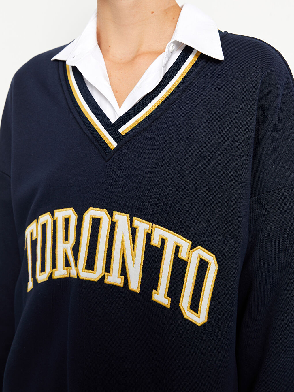 Lacivert V Yaka Nakışlı Uzun Kollu Kadın Sweatshirt-3