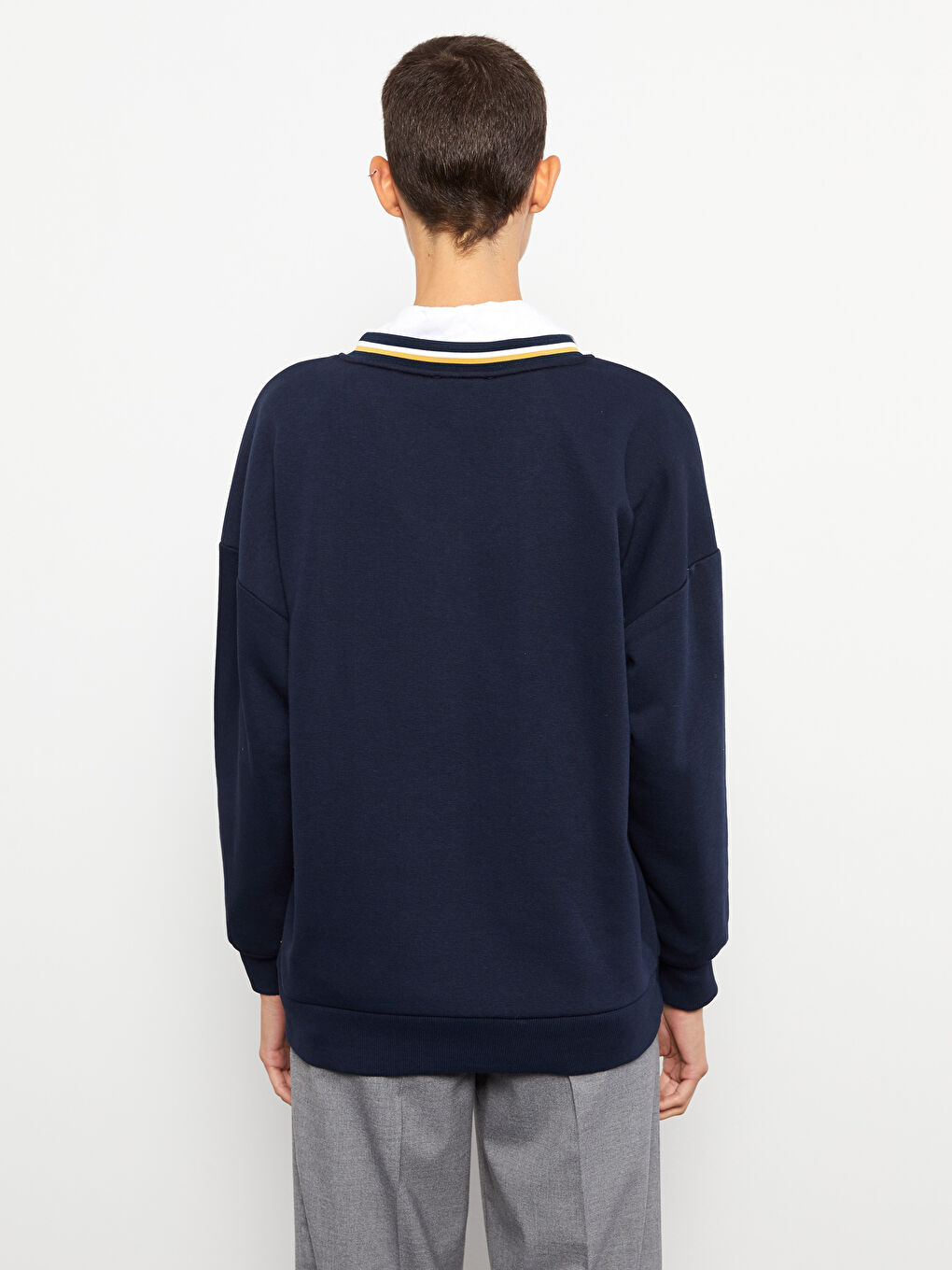 Lacivert V Yaka Nakışlı Uzun Kollu Kadın Sweatshirt-4