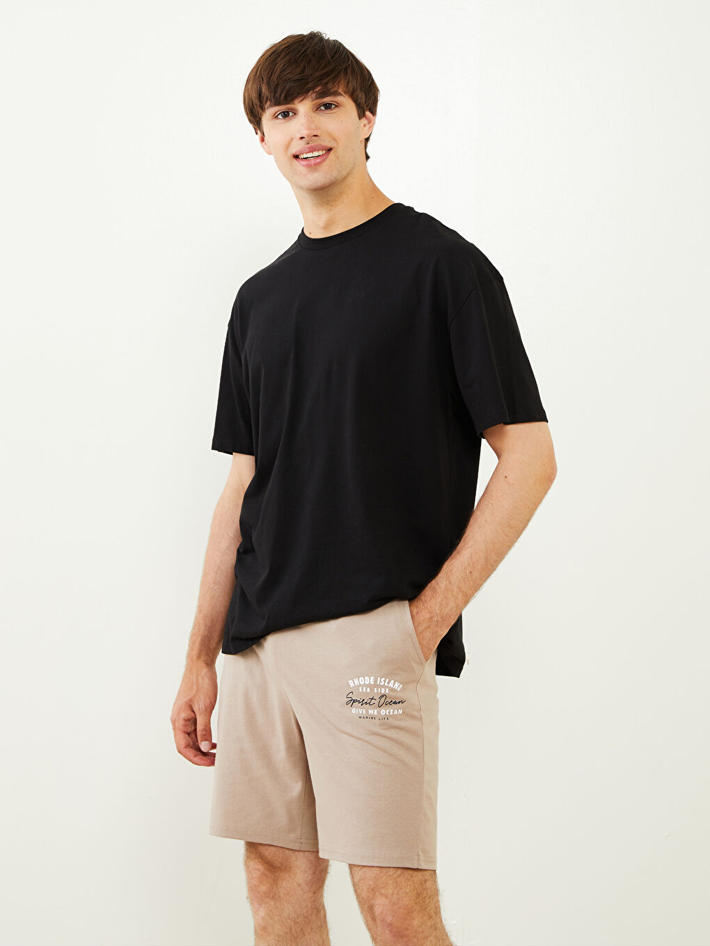 شورت بيجامة رجالي بقصة عادية