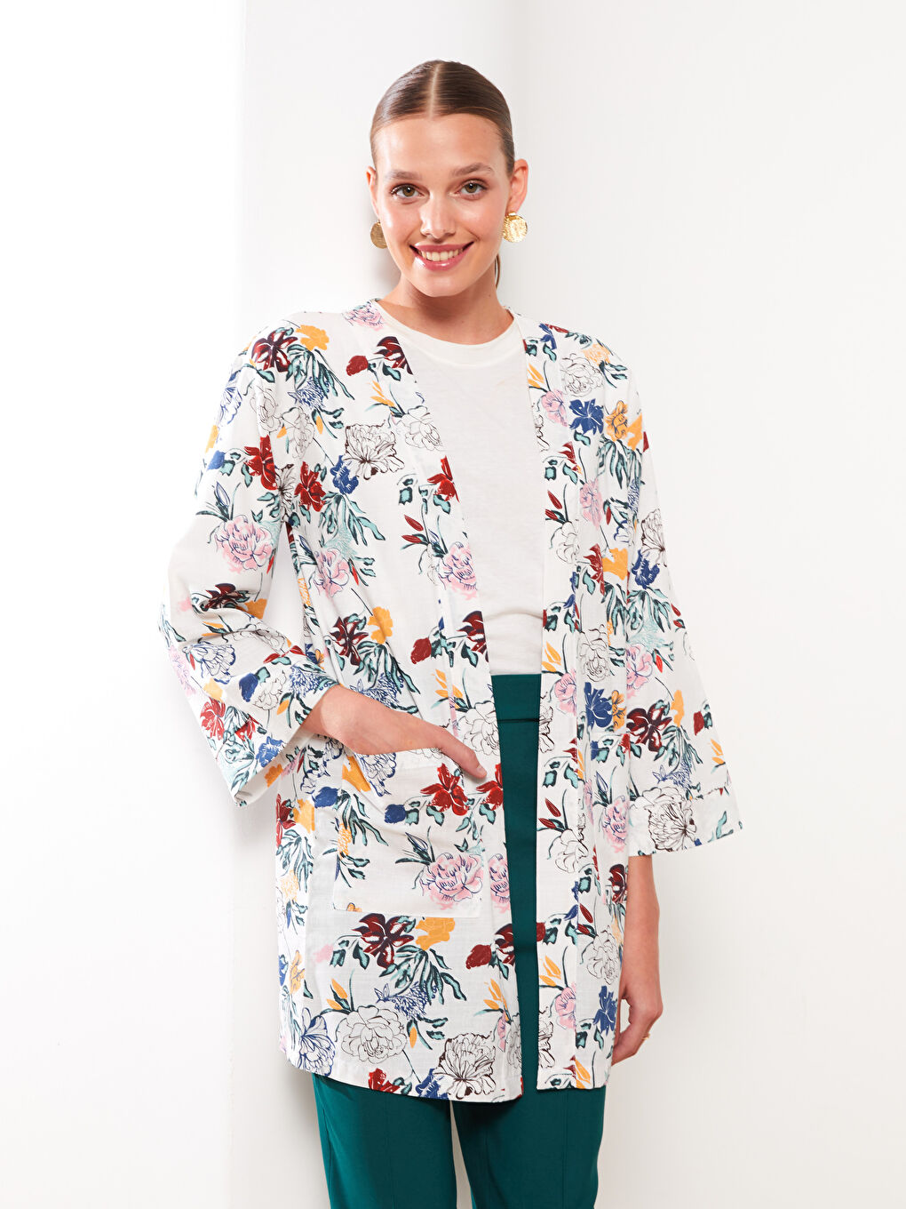 LCW Modest Ekru Baskılı Şal Yaka Çiçekli Kadın Pamuklu Kimono - 1