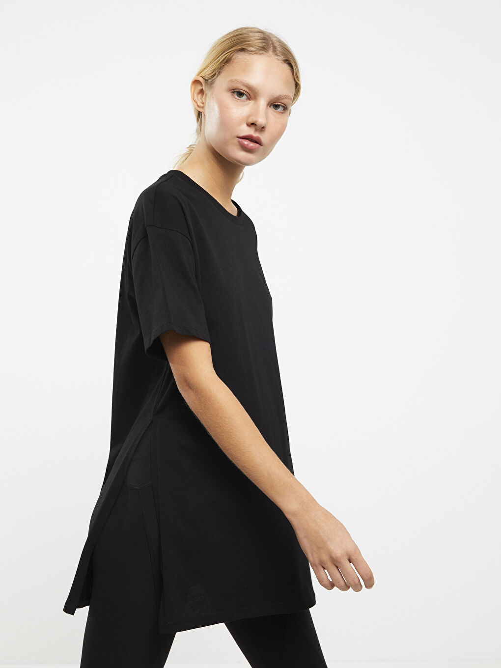 Siyah Bisiklet Yaka Düz Kısa Kollu Pamuklu Kadın Tişört