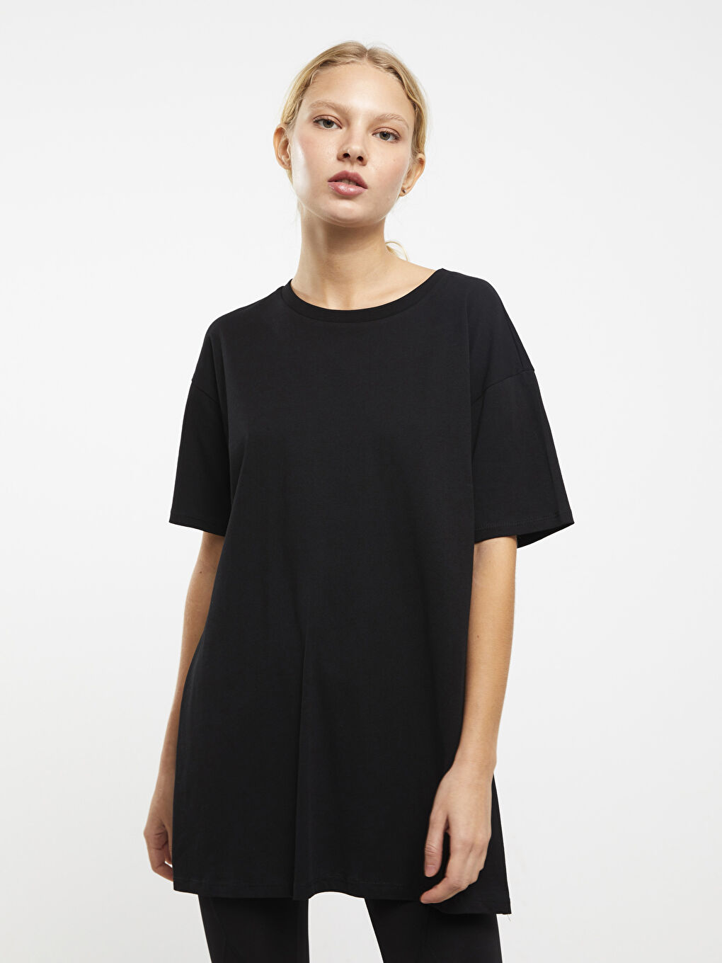 Siyah Bisiklet Yaka Düz Kısa Kollu Pamuklu Kadın Tişört-1