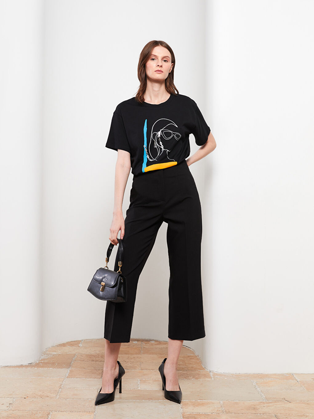 Siyah Bisiklet Yaka Baskılı Kısa Kollu Pamuklu Kadın Tişört-2